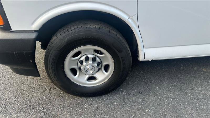 Used 2017 Chevrolet Express 2500 image 33