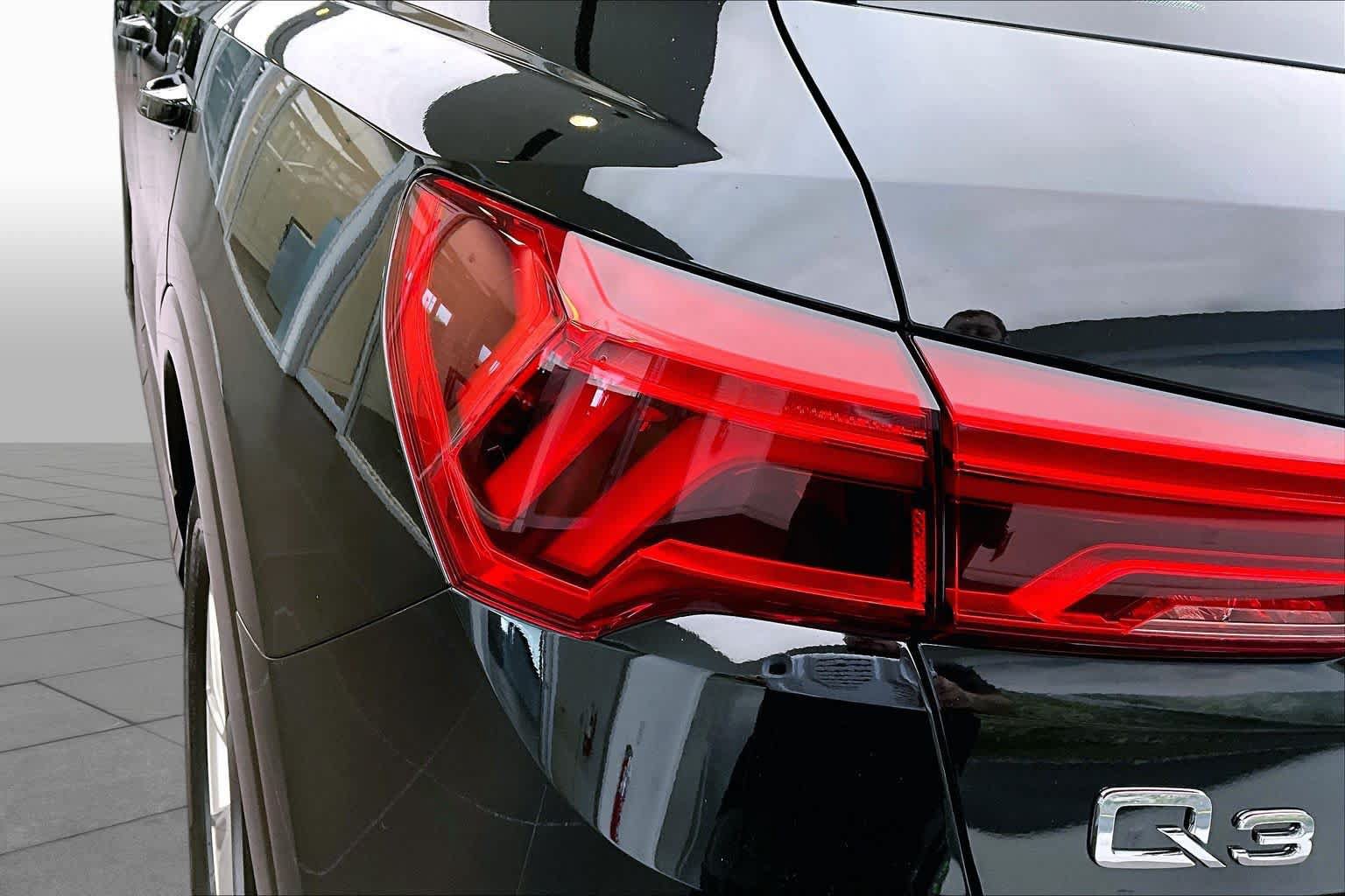 Certified 2025 Audi Q3 2.0T Premium w/ Convenience Package AWD/4WD image 28