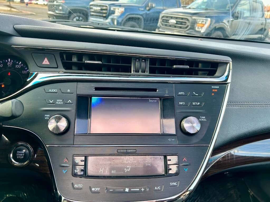 Used 2013 Toyota Avalon XLE image 25