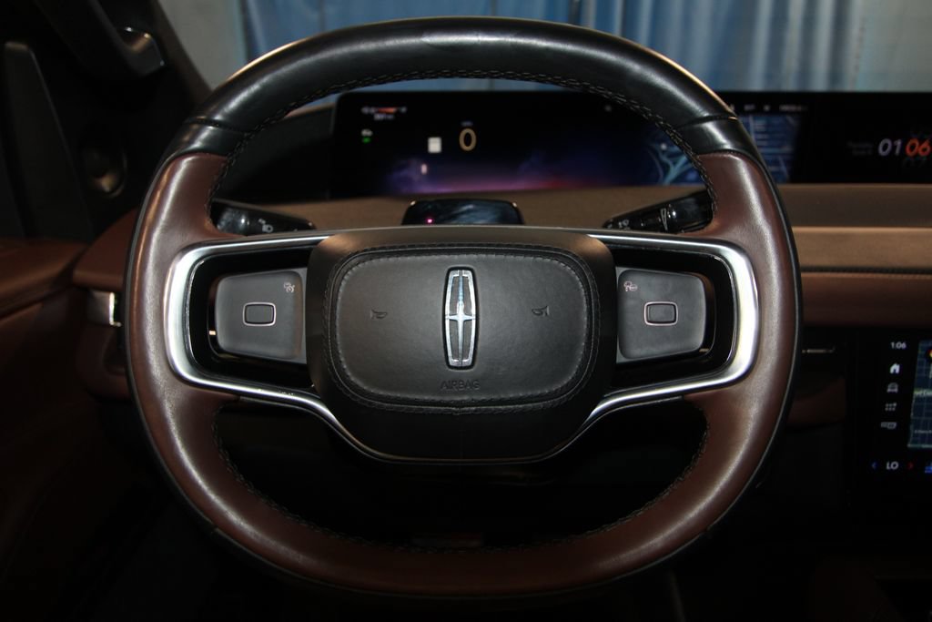 Used 2025 Lincoln Navigator L Reserve AWD/4WD image 12