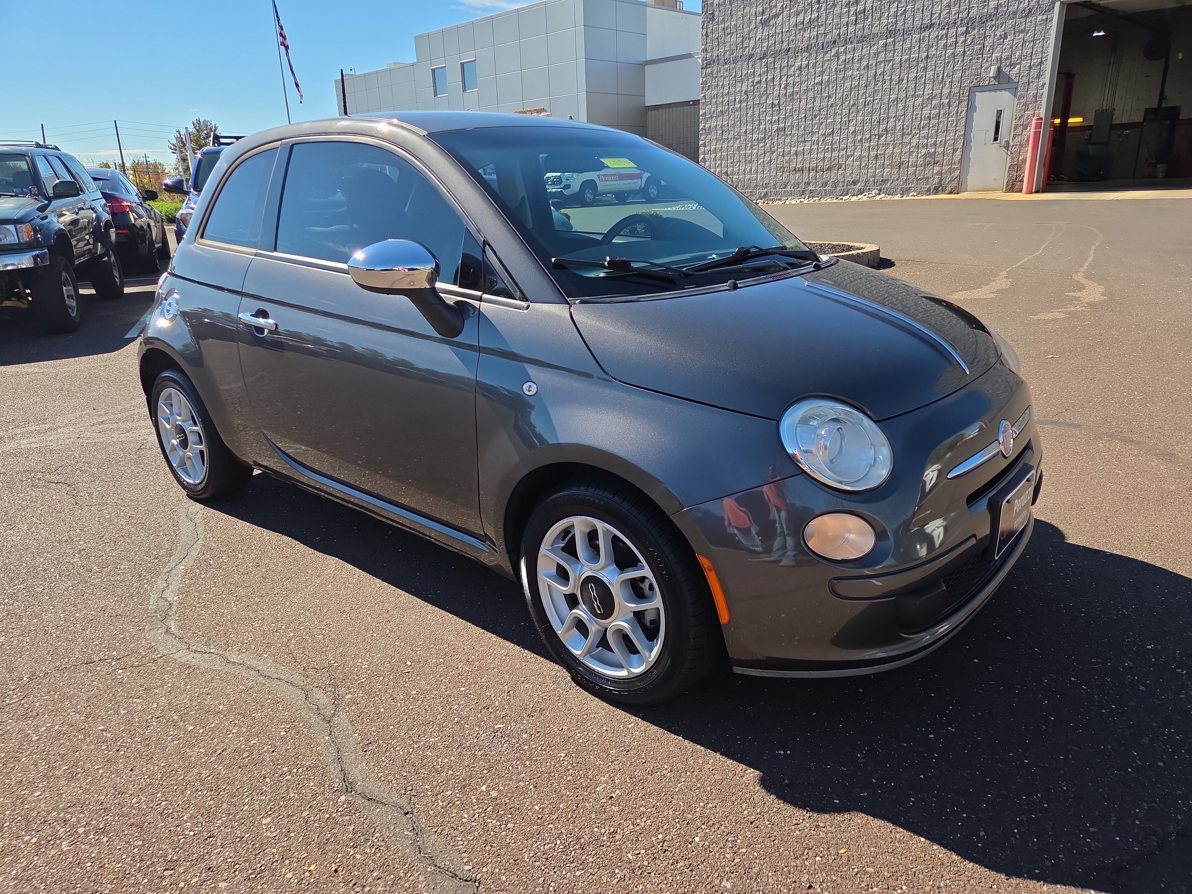 Used 2015 FIAT 500 Pop FWD image 1