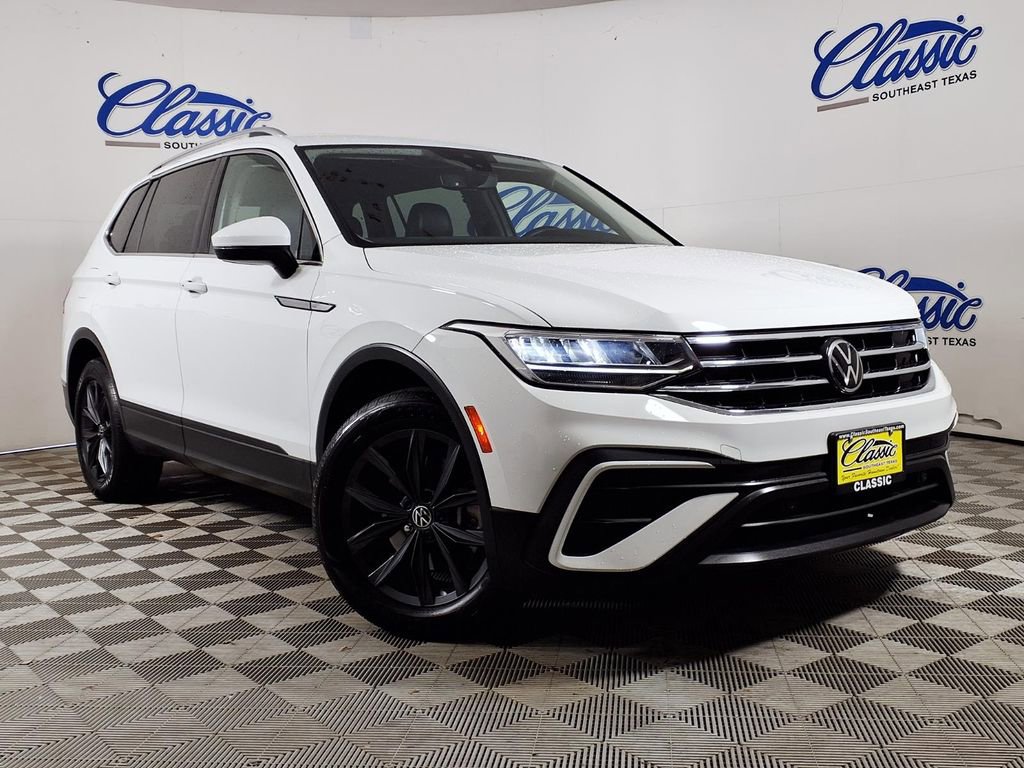 Used 2022 Volkswagen Tiguan SE w/ Panoramic Sunroof Package image 1