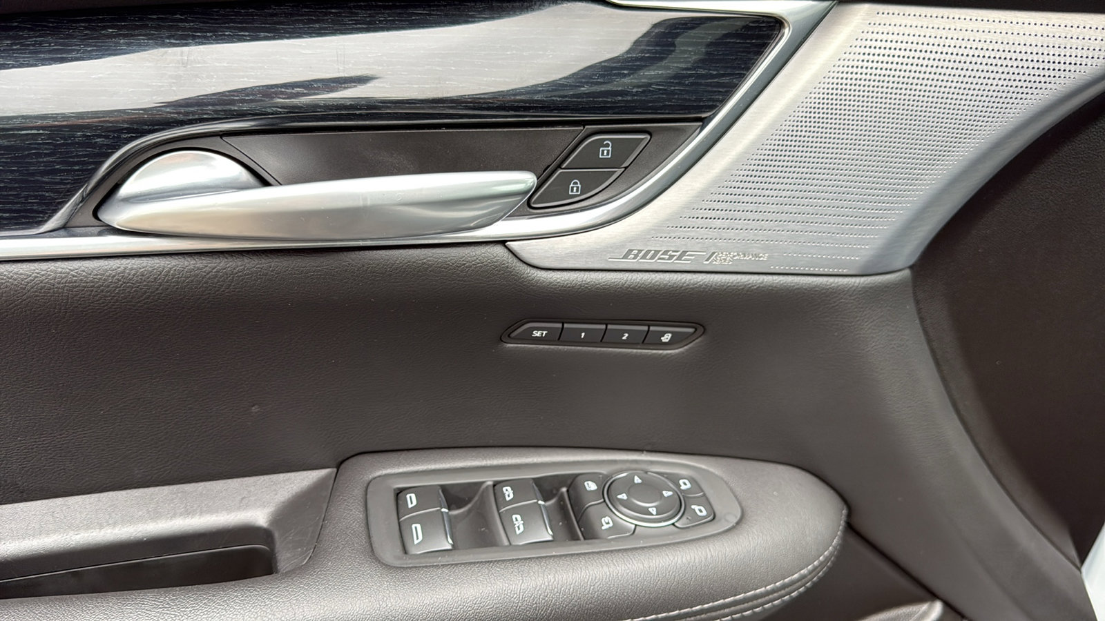 Used 2025 Cadillac XT5 Premium Luxury image 11