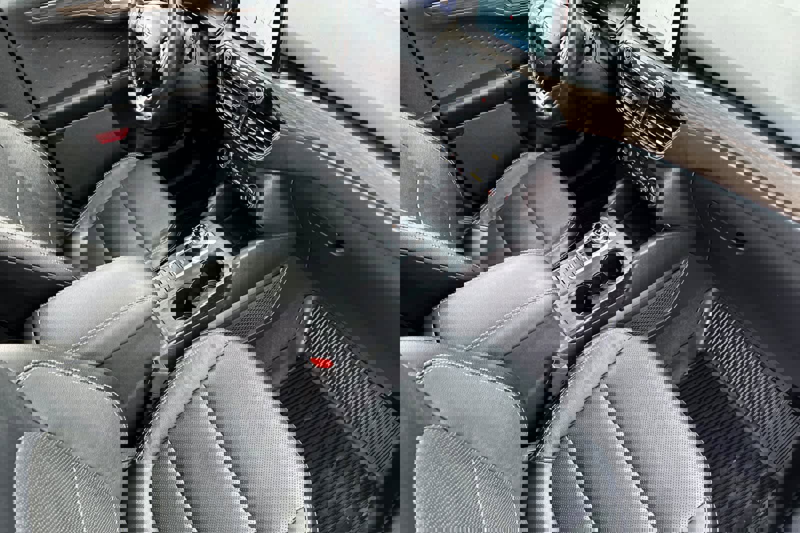 Used 2020 Ford Escape Titanium w/ Titanium Premium Package 2.0 image 16