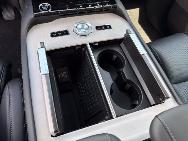New 2026 Lincoln Navigator Reserve AWD/4WD image 33