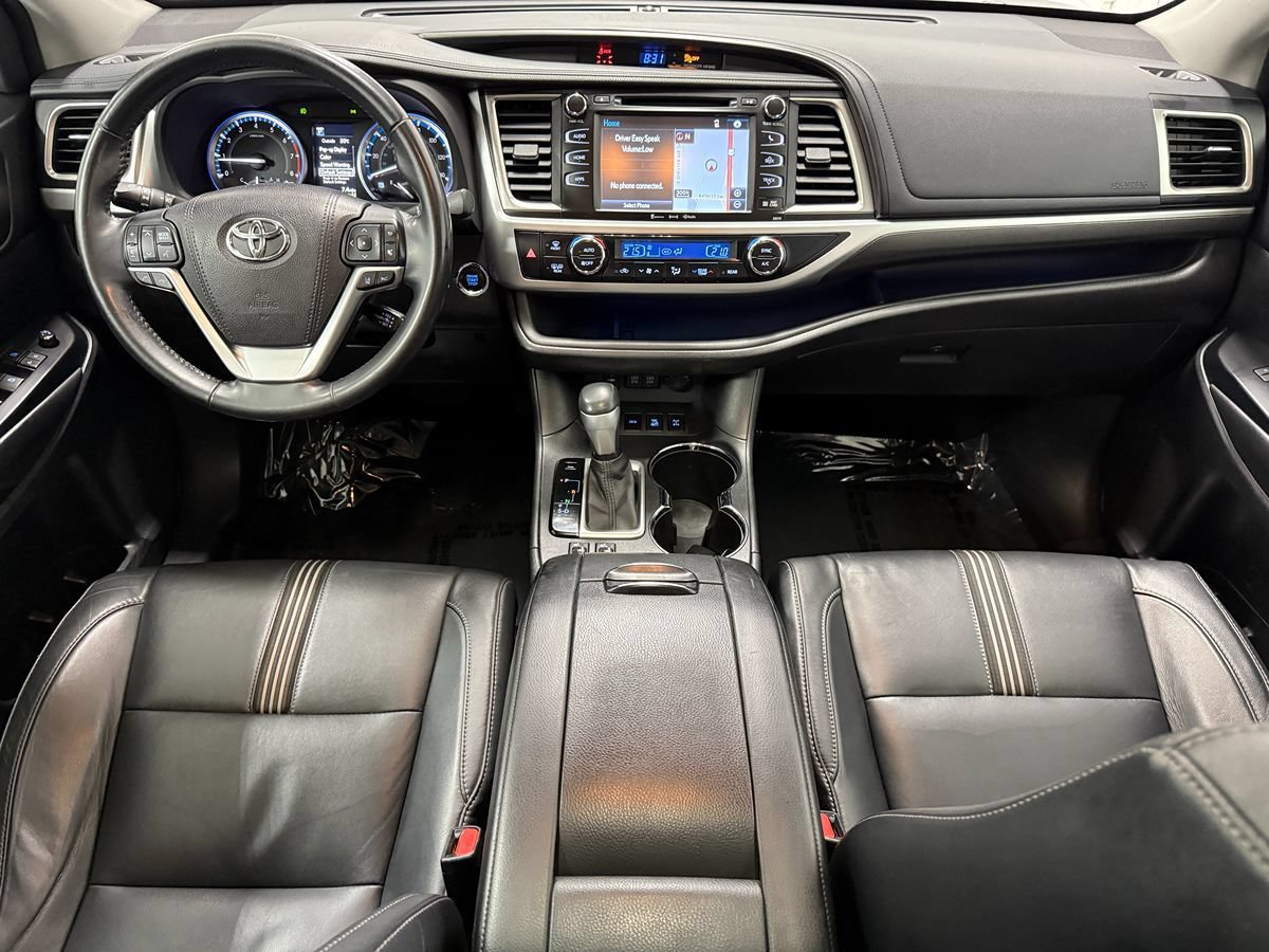 Used 2017 Toyota Highlander SE AWD/4WD image 11