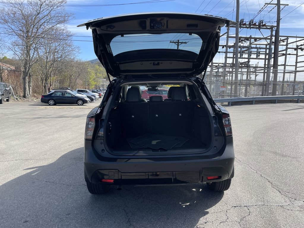 Used 2025 Nissan Kicks SR w/ SR Premium Package AWD/4WD image 13