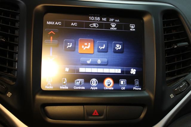 Used 2016 Jeep Cherokee Trailhawk w/ Cold Weather Group image 22