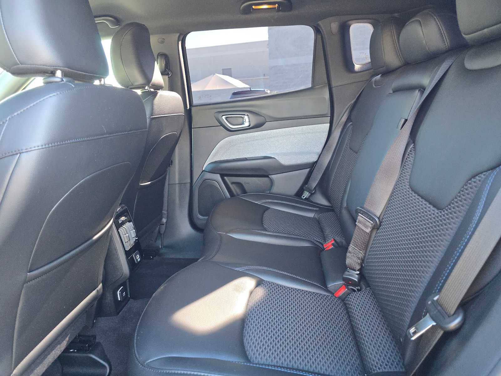 Used 2023 Jeep Compass Latitude image 18