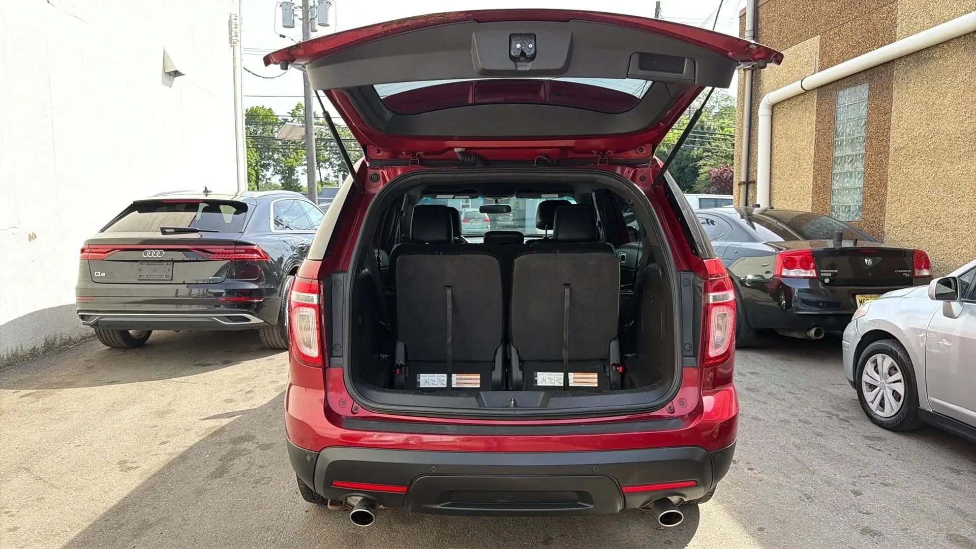 Used 2014 Ford Explorer XLT w/ Equipment Group 202A AWD/4WD image 27