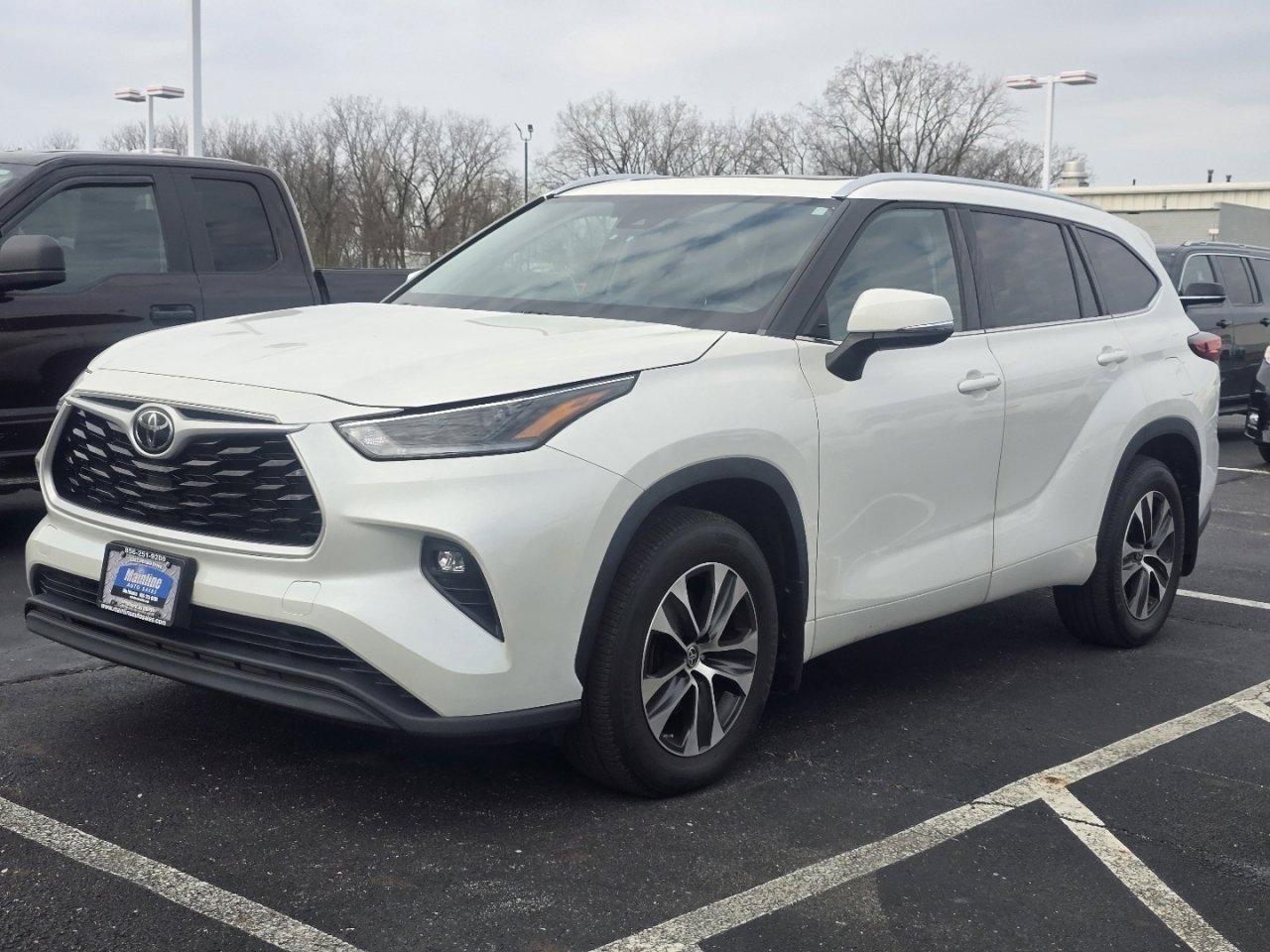 Used 2021 Toyota Highlander XLE image 3