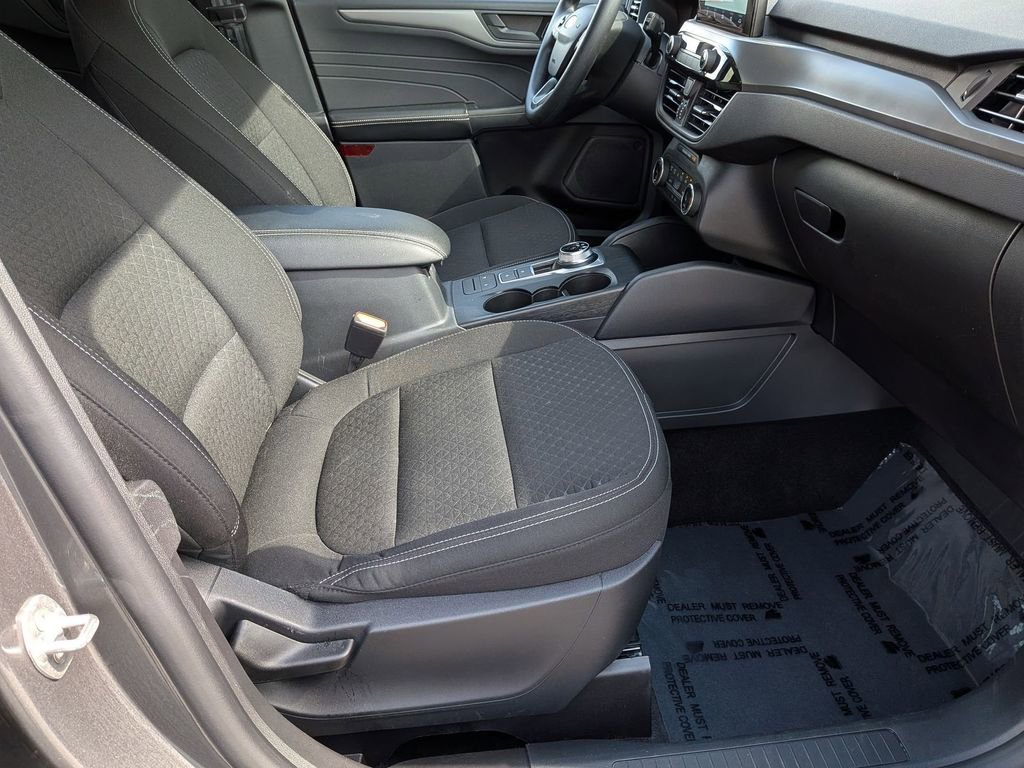 Used 2025 Ford Escape Active AWD/4WD image 28