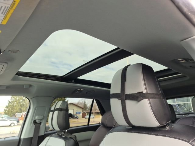 Used 2021 Ford Explorer XLT w/ Equipment Group 202A image 3