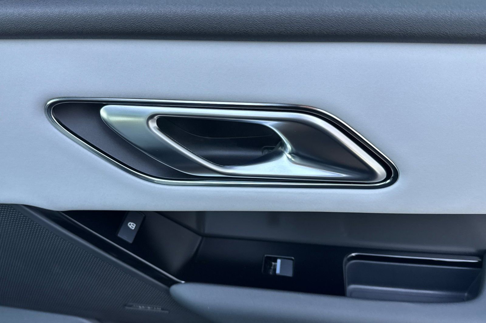 Used 2026 Land Rover Range Rover Velar S image 19