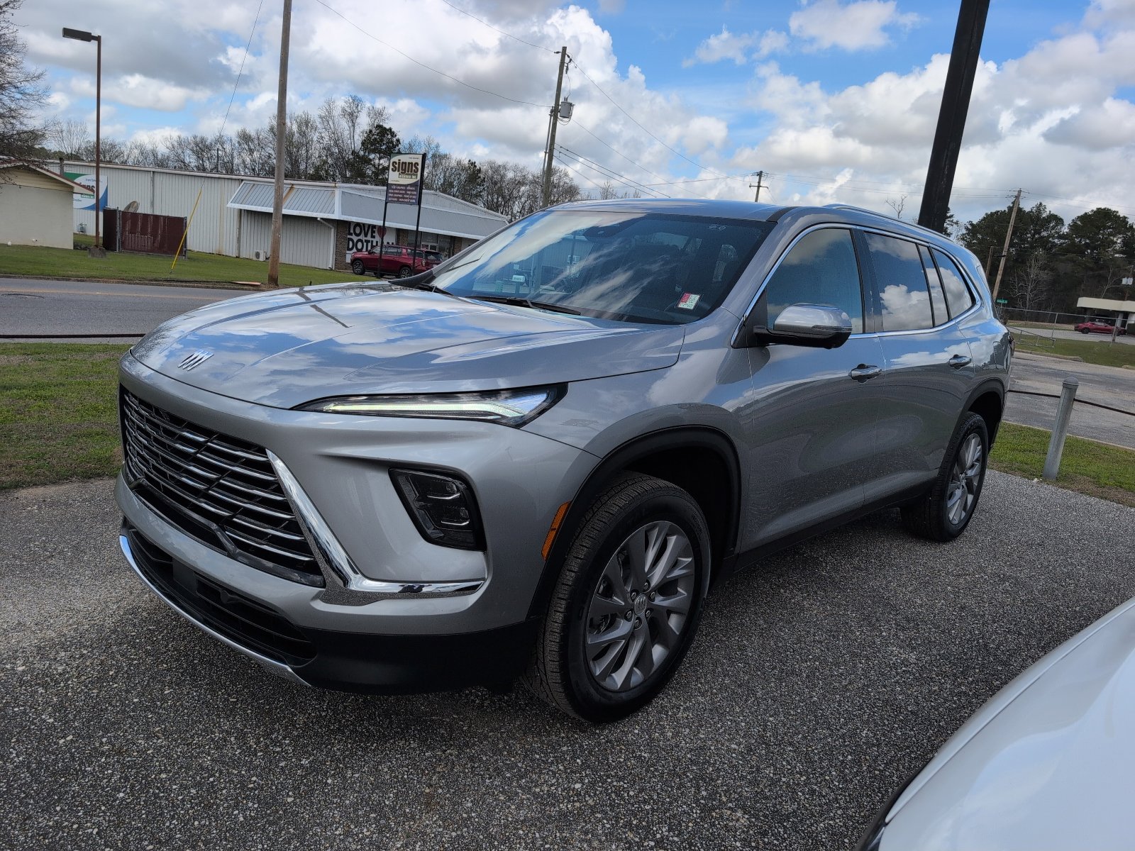 Used 2025 Buick Enclave Preferred image 2