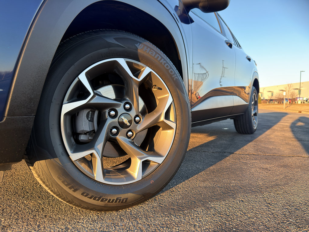 Used 2024 Chevrolet Trax LT w/ Sunroof Package image 9