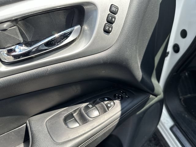Used 2019 Nissan Pathfinder SL AWD/4WD image 17