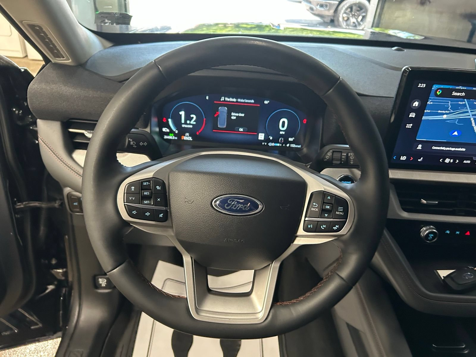 Used 2025 Ford Explorer Active AWD/4WD image 17