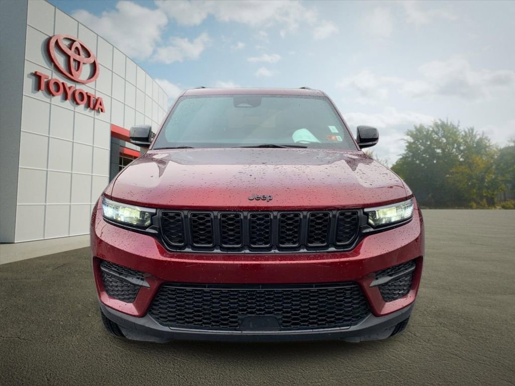 Used 2024 Jeep Grand Cherokee Altitude image 8