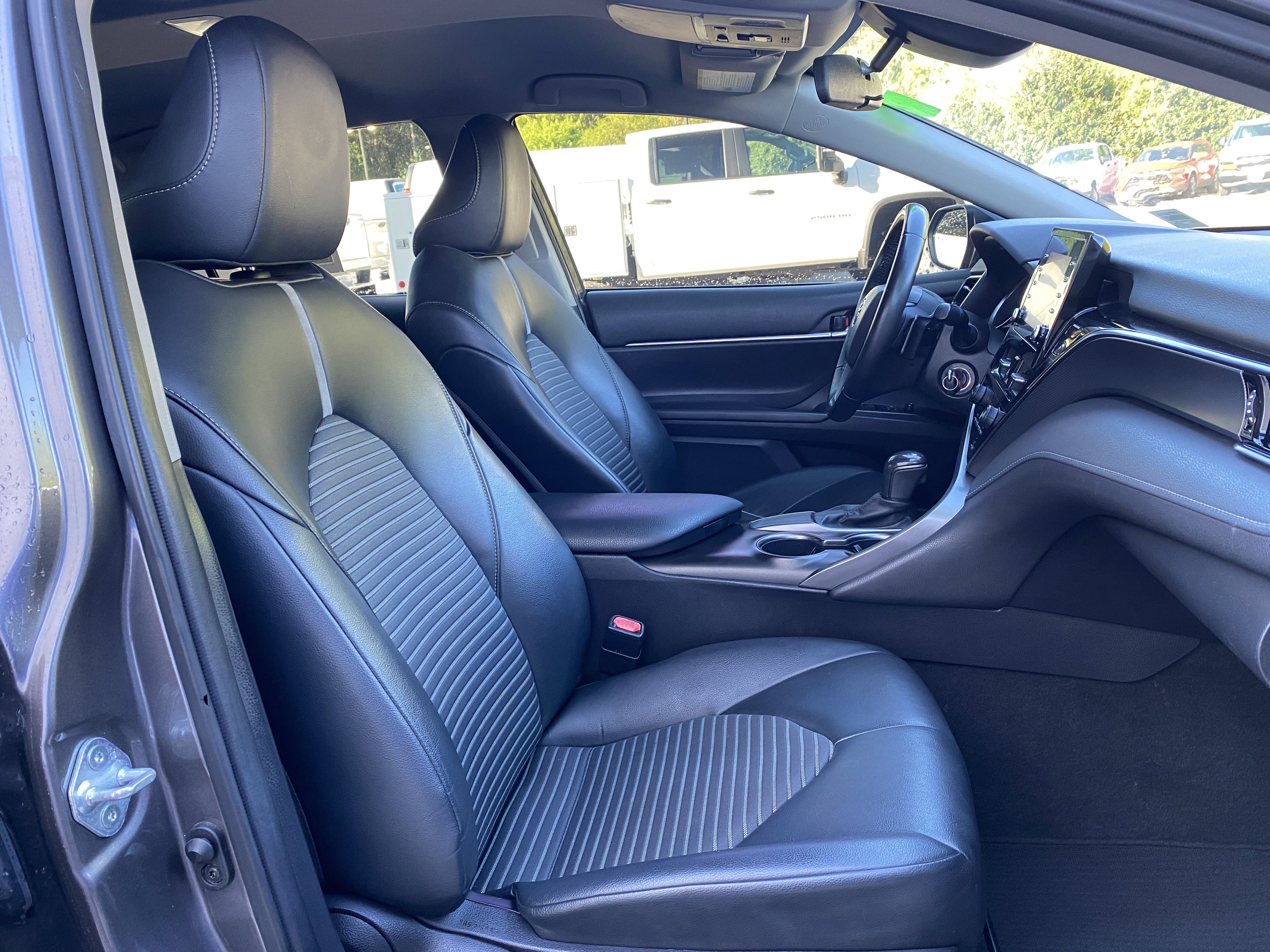 Used 2021 Toyota Camry SE FWD image 31