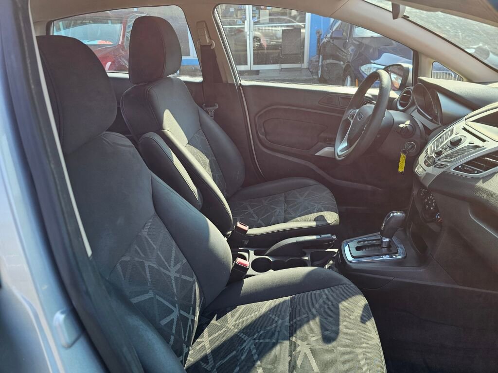 Used 2013 Ford Fiesta SE image 11