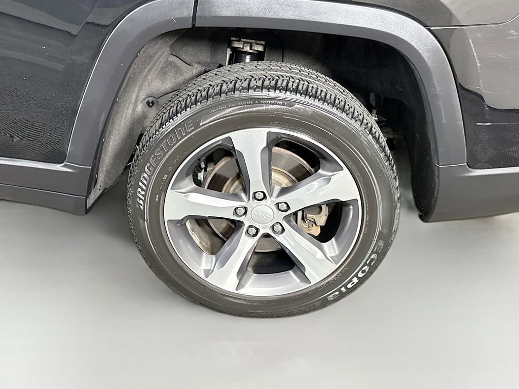 Used 2023 Jeep Grand Cherokee L Limited w/ Luxury Tech Group II AWD/4WD image 36