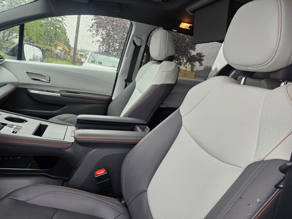 Used 2022 Toyota Sienna FWD image 25