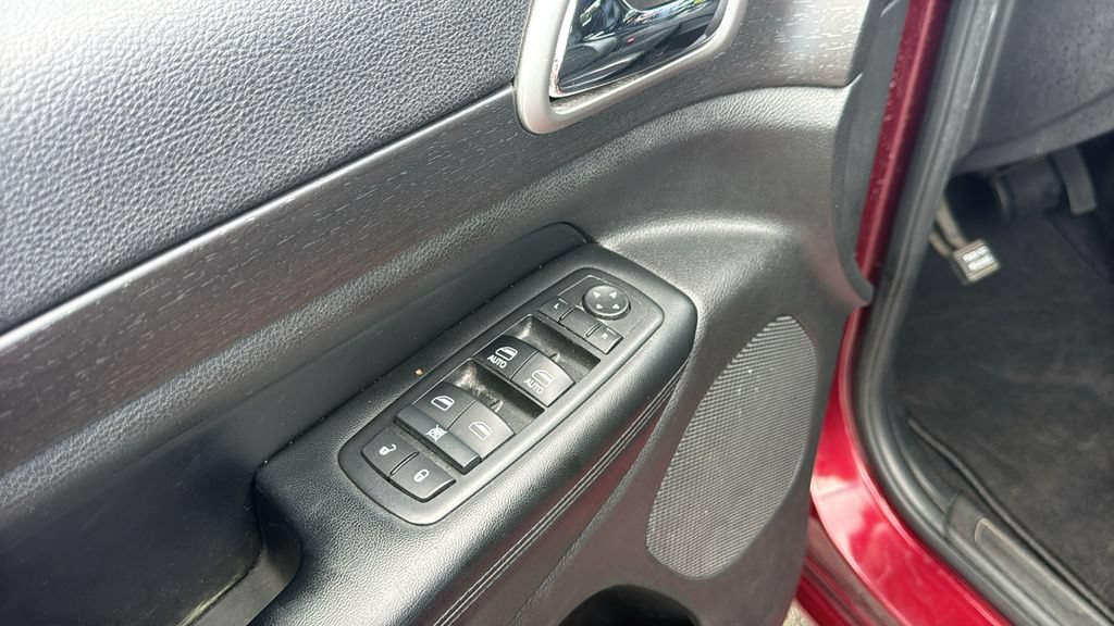 Used 2017 Jeep Grand Cherokee Altitude AWD/4WD image 12
