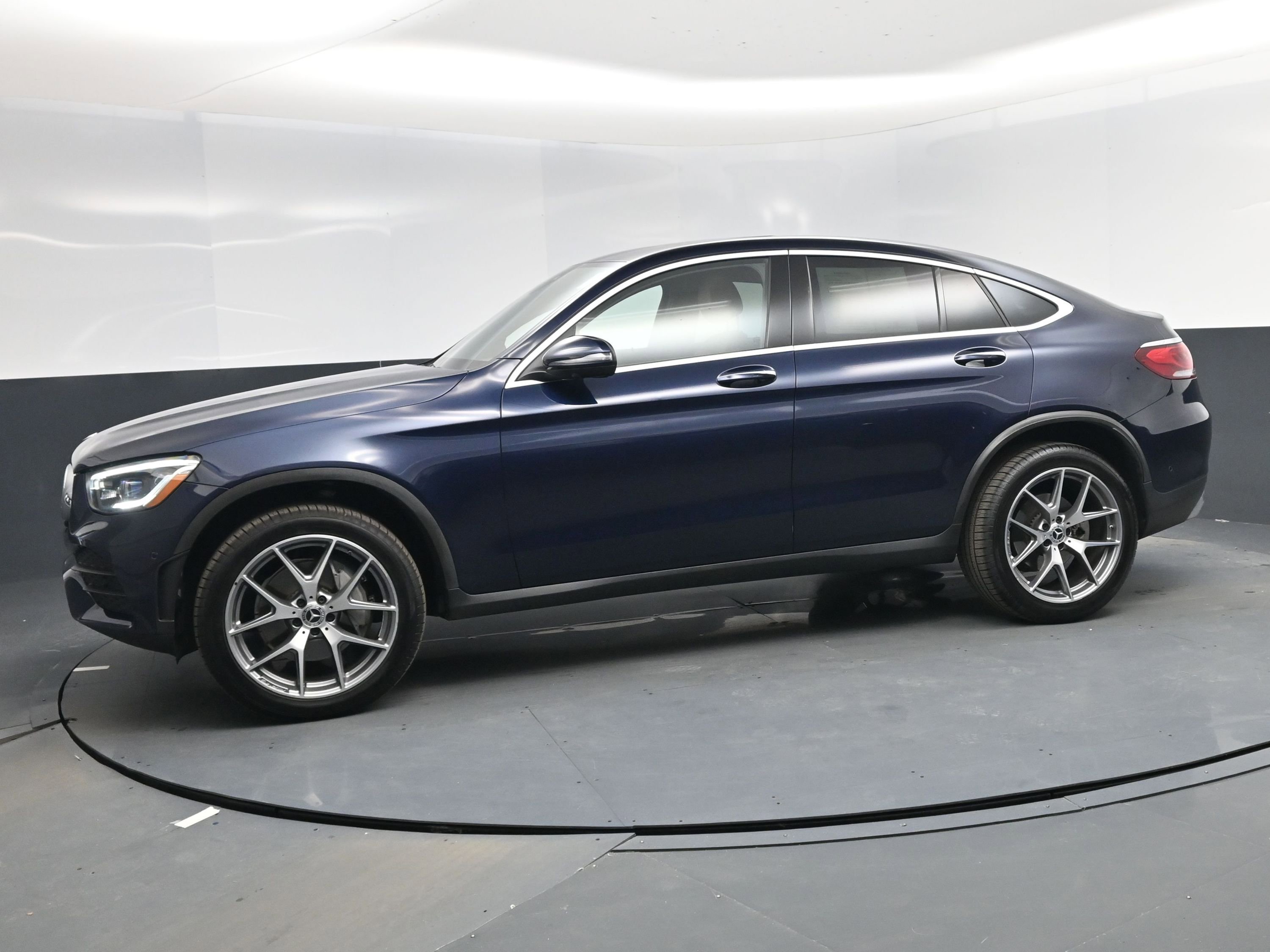 Used 2021 Mercedes-Benz GLC 300 4MATIC Coupe image 3