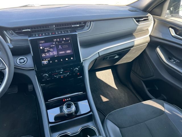 Used 2024 Jeep Grand Cherokee Altitude image 32