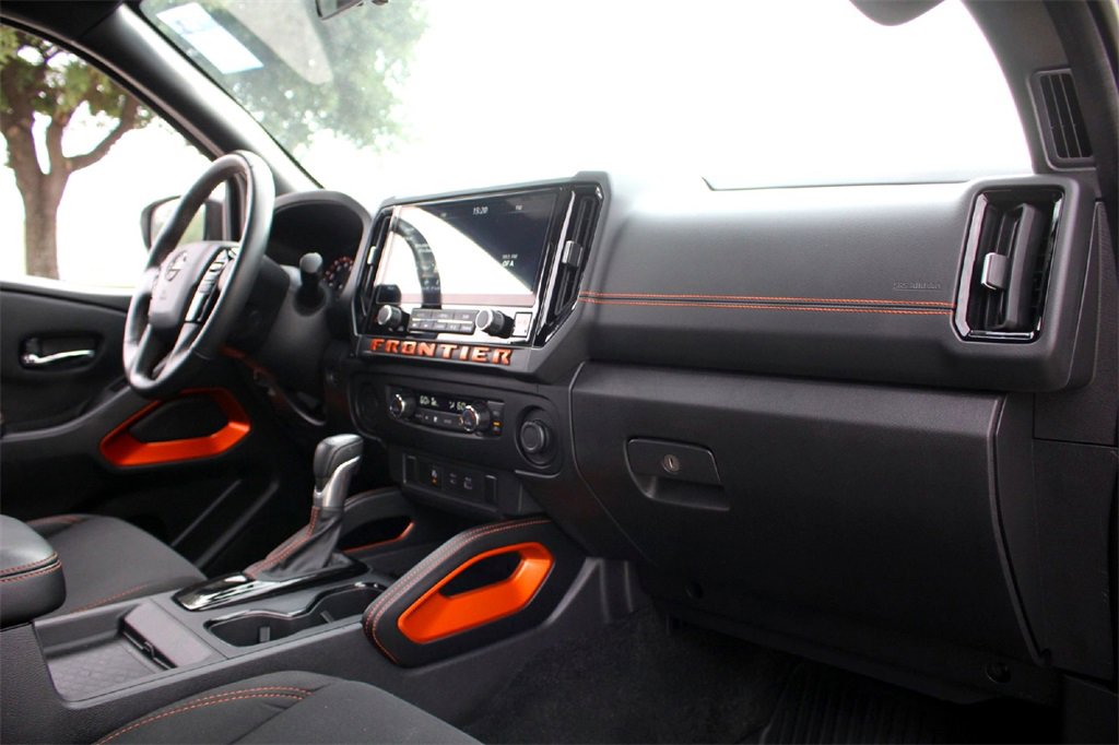Used 2025 Nissan Frontier Pro-X image 20