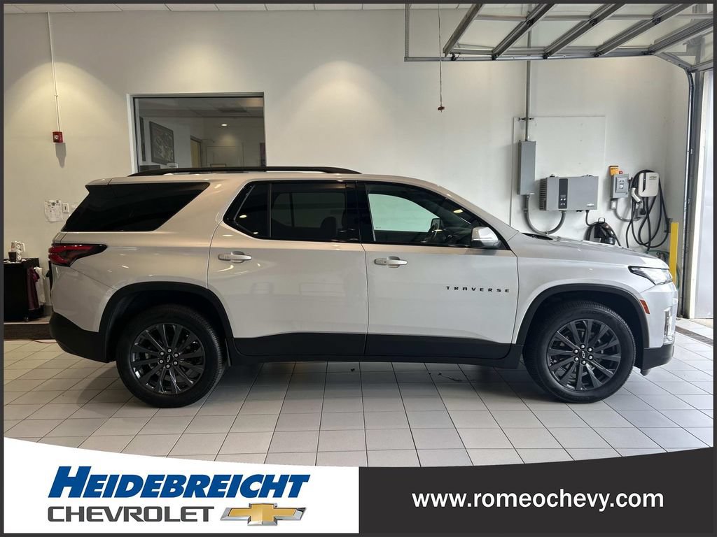 Certified 2022 Chevrolet Traverse RS w/ LPO, Floor Liner Package FWD image 2