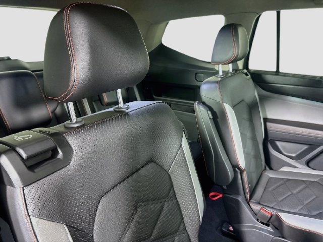 Certified 2024 Volkswagen Atlas Peak Edition SE AWD/4WD image 31