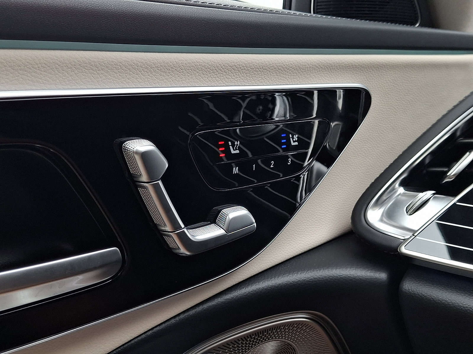 Used 2025 Mercedes-Benz E 450 4MATIC Sedan image 25
