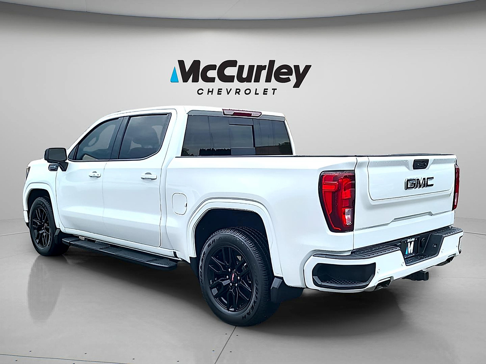 Used 2024 GMC Sierra 1500 Elevation w/ Elevation Premium Package AWD/4WD image 5
