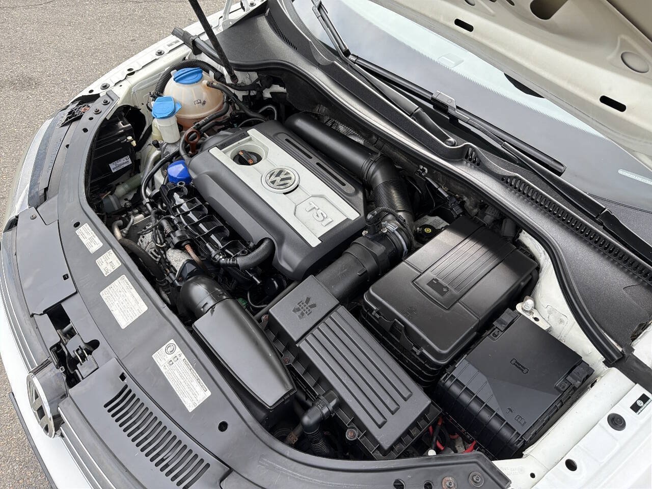 Used 2013 Volkswagen Eos Lux FWD image 11