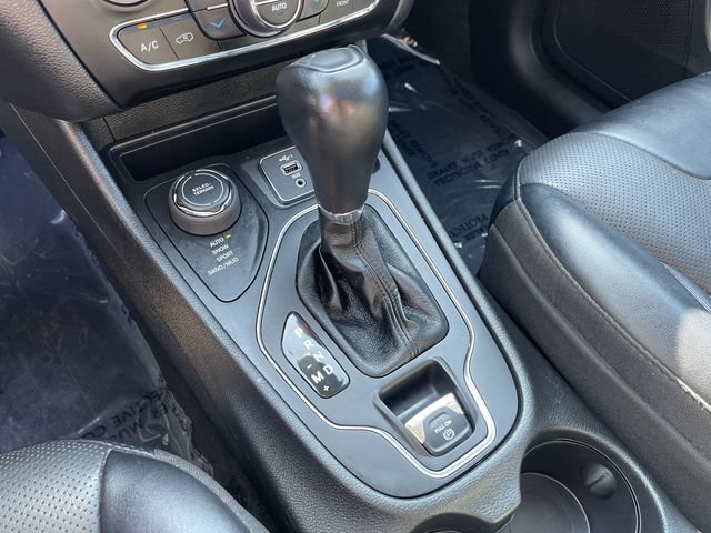 Used 2022 Jeep Cherokee Latitude Lux w/ Sun & Sound Group AWD/4WD image 21