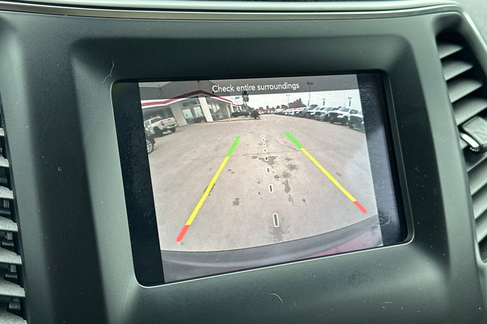 Used 2019 Jeep Cherokee Latitude w/ Popular Appearance Group image 19