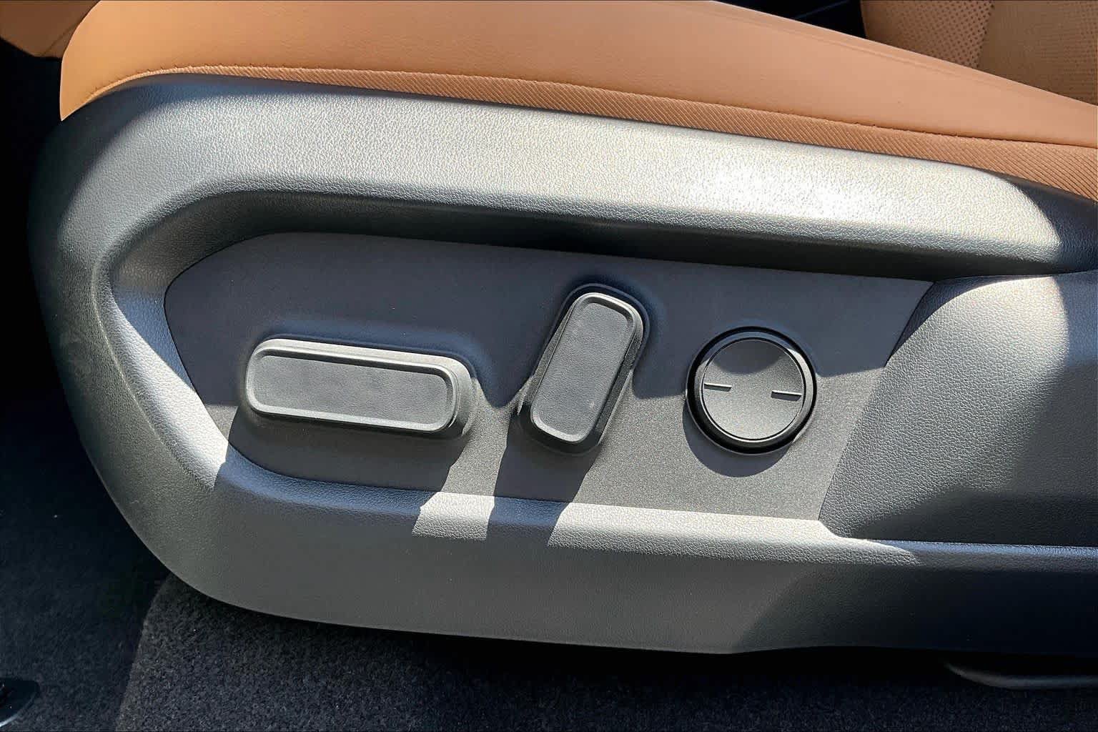 New 2026 Lexus ES 350e w/ Convenience Package FWD image 15