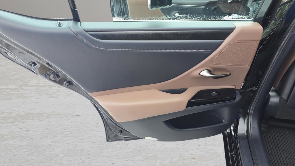 Certified 2024 Lexus ES 350 w/ Premium Package image 13