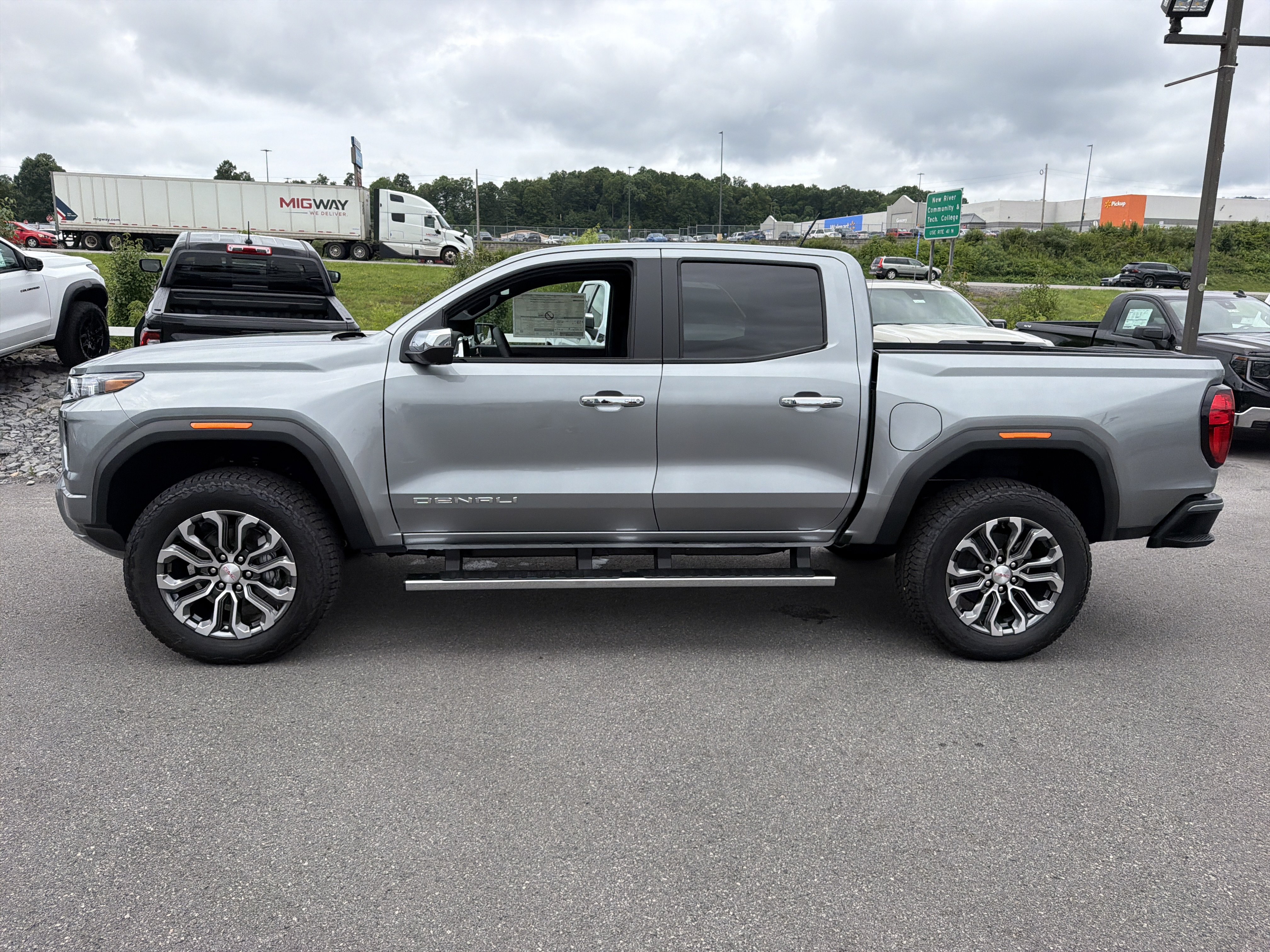 New 2026 GMC Canyon Denali AWD/4WD image 12