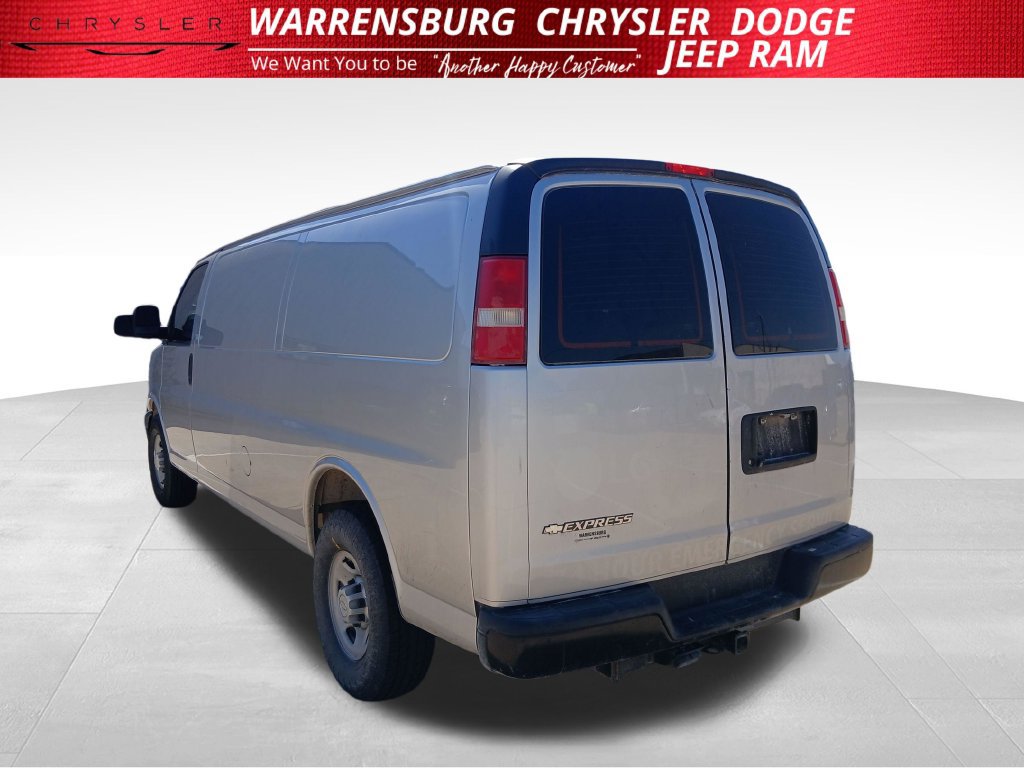 Used 2017 Chevrolet Express 2500 Extended RWD image 6