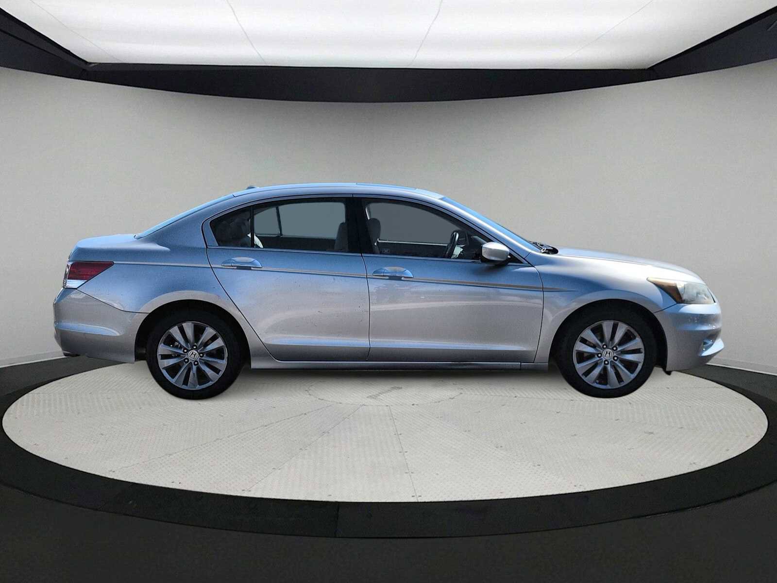 Used 2011 Honda Accord EX-L image 9