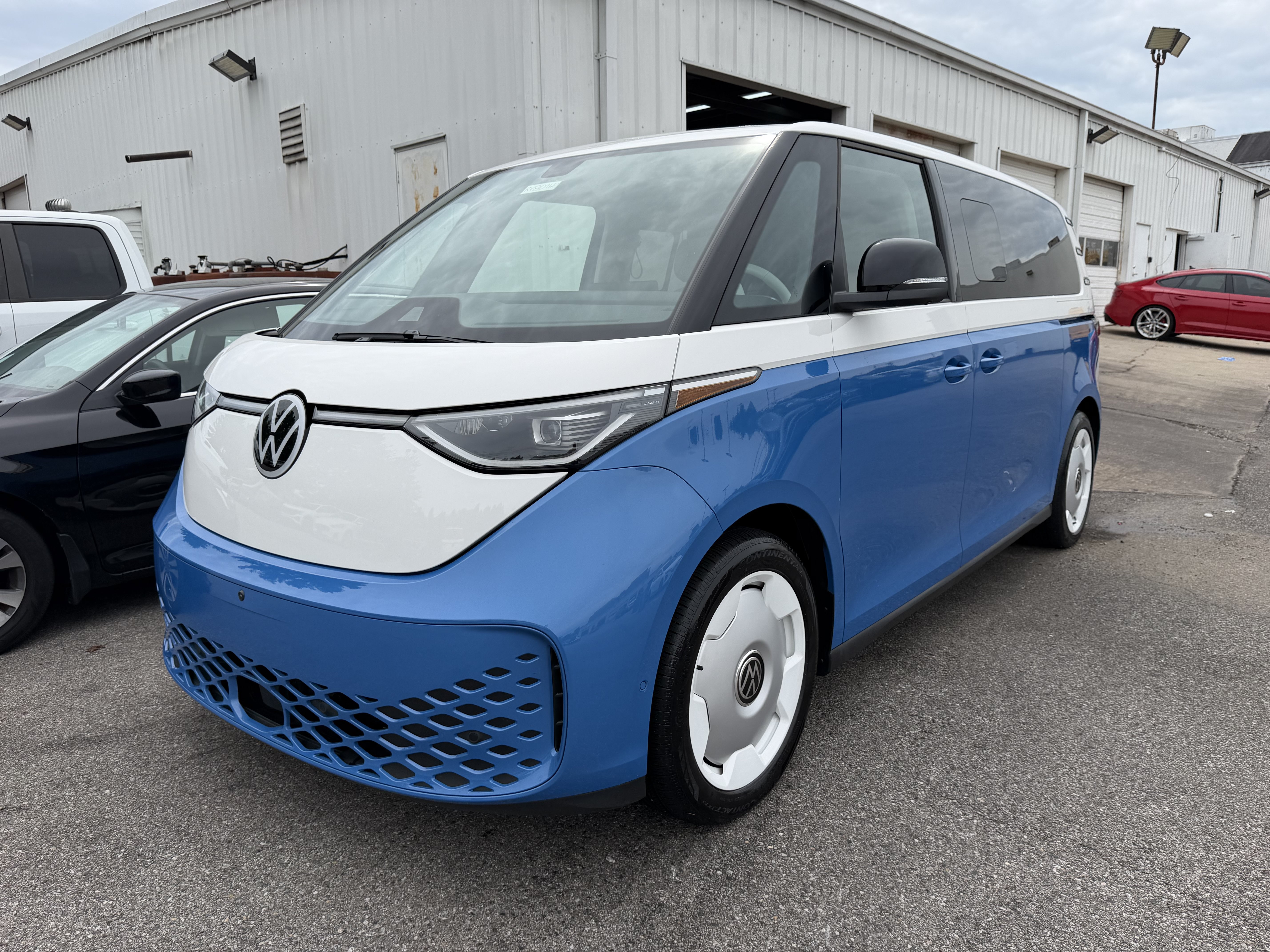 Used 2025 Volkswagen ID. Buzz 1st Edition RWD image 6