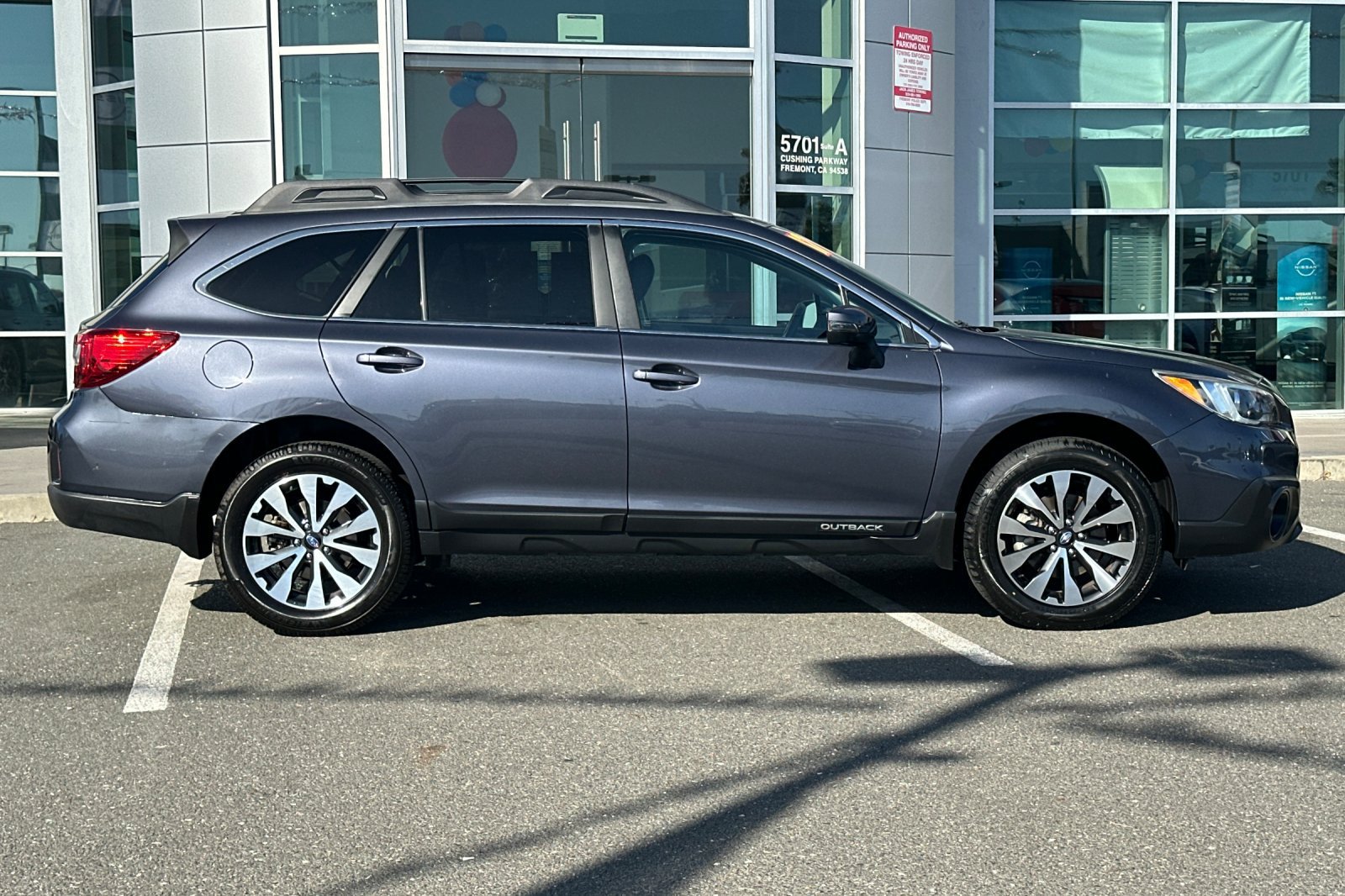 Used 2017 Subaru Outback 2.5i Limited w/ Popular Package #5 AWD/4WD image 3