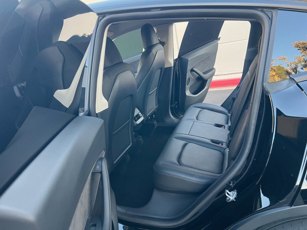 Used 2022 Tesla Model Y Long Range image 15