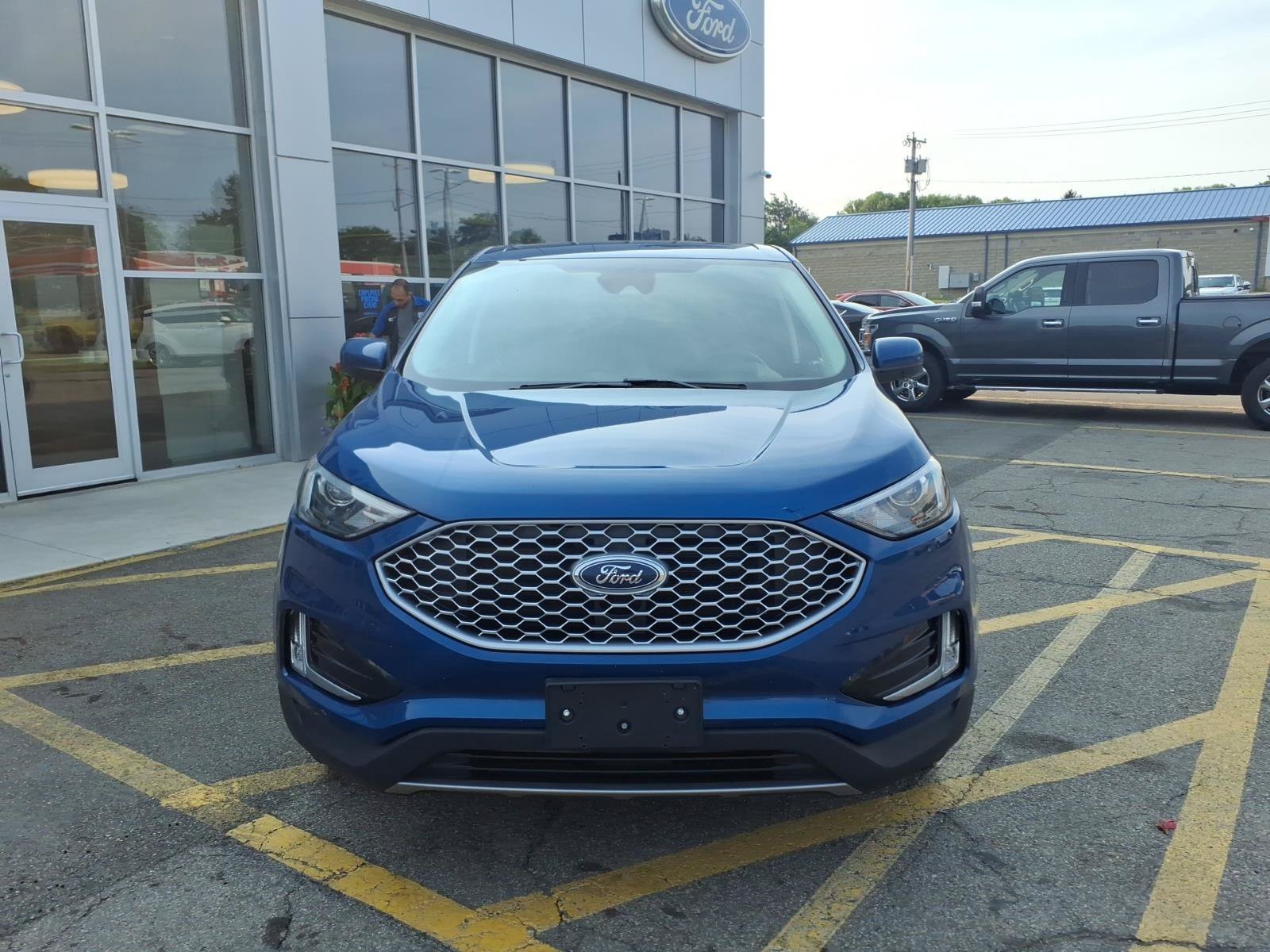 Used 2023 Ford Edge SEL w/ Convenience Package AWD/4WD image 9