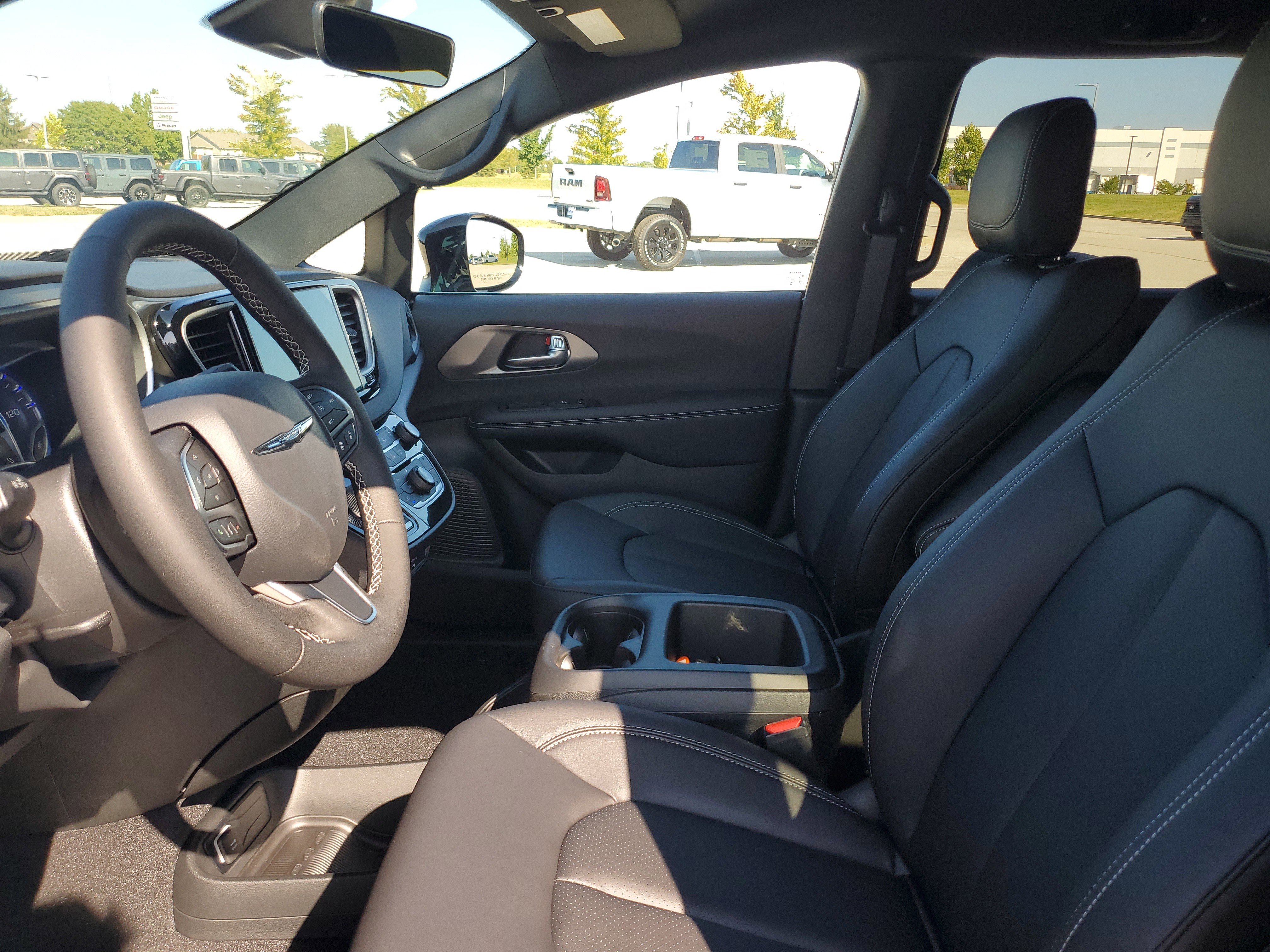 New 2026 Chrysler Voyager LX image 16