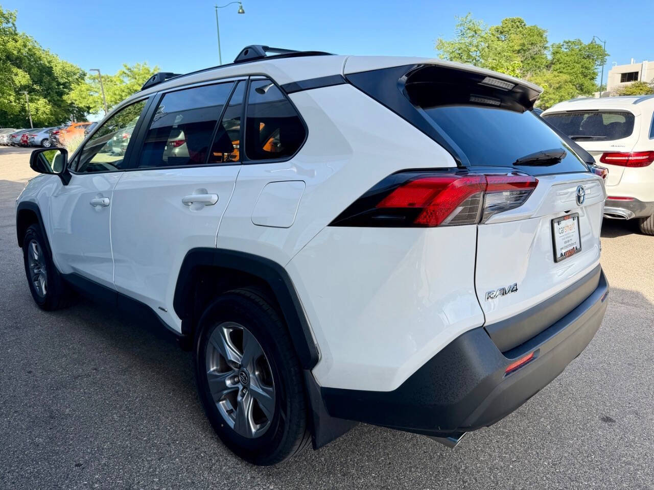 Used 2022 Toyota RAV4 LE AWD/4WD image 8