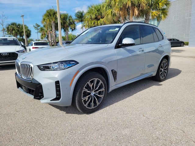 Used 2025 BMW X5 xDrive40i w/ Executive Package image 3
